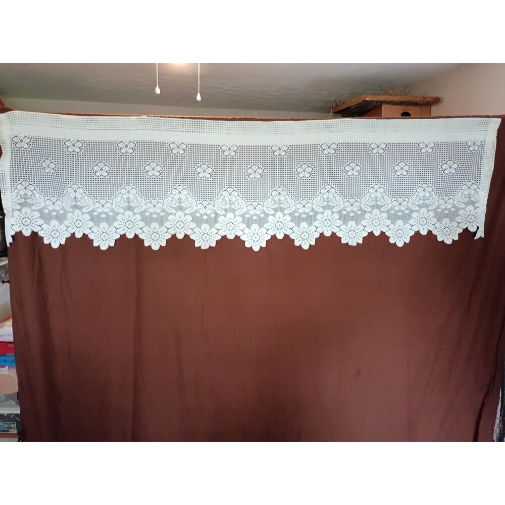 lace valance with a floral crochet-look trim and scalloped edge Vnt